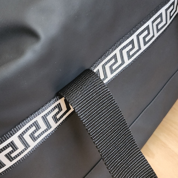 Versace Men's cologne and summer.cooler bag - Picture 7 of 9